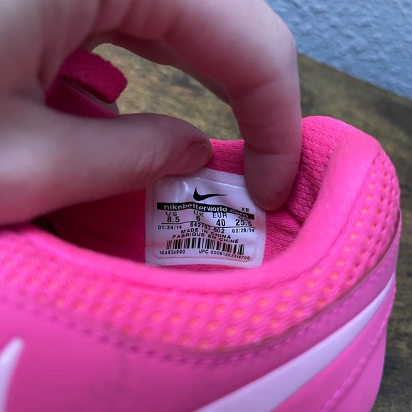 Nike Tennis shoes - Picture 2 of 2